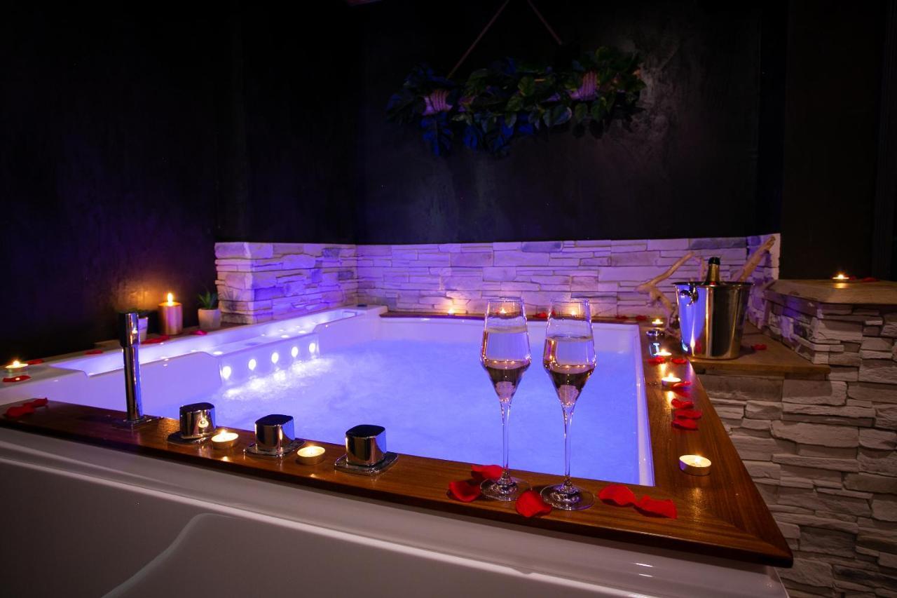 Le Lodge Des Charmes 5 Etoiles Leves Exterior photo