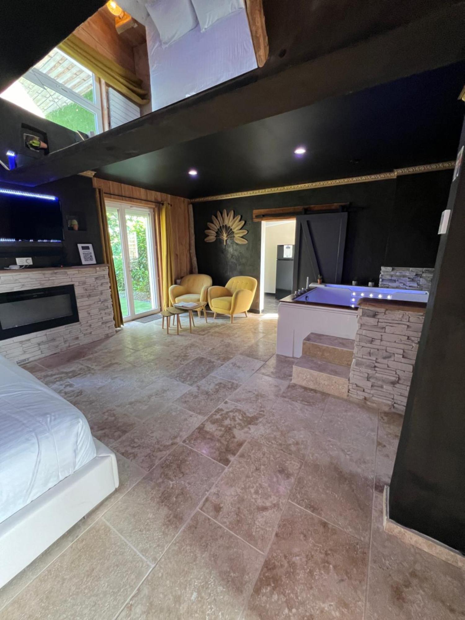Le Lodge Des Charmes 5 Etoiles Leves Exterior photo