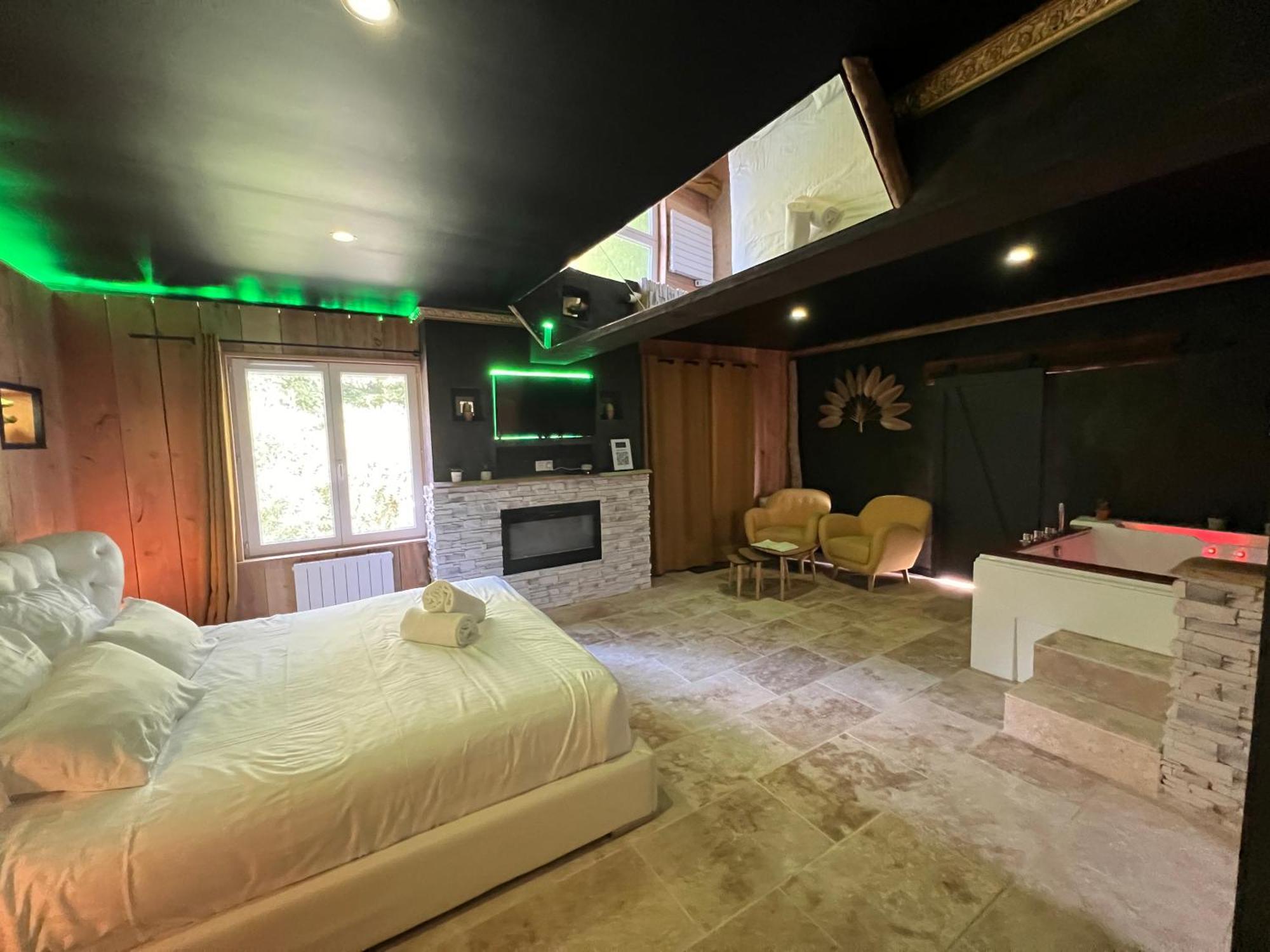 Le Lodge Des Charmes 5 Etoiles Leves Exterior photo