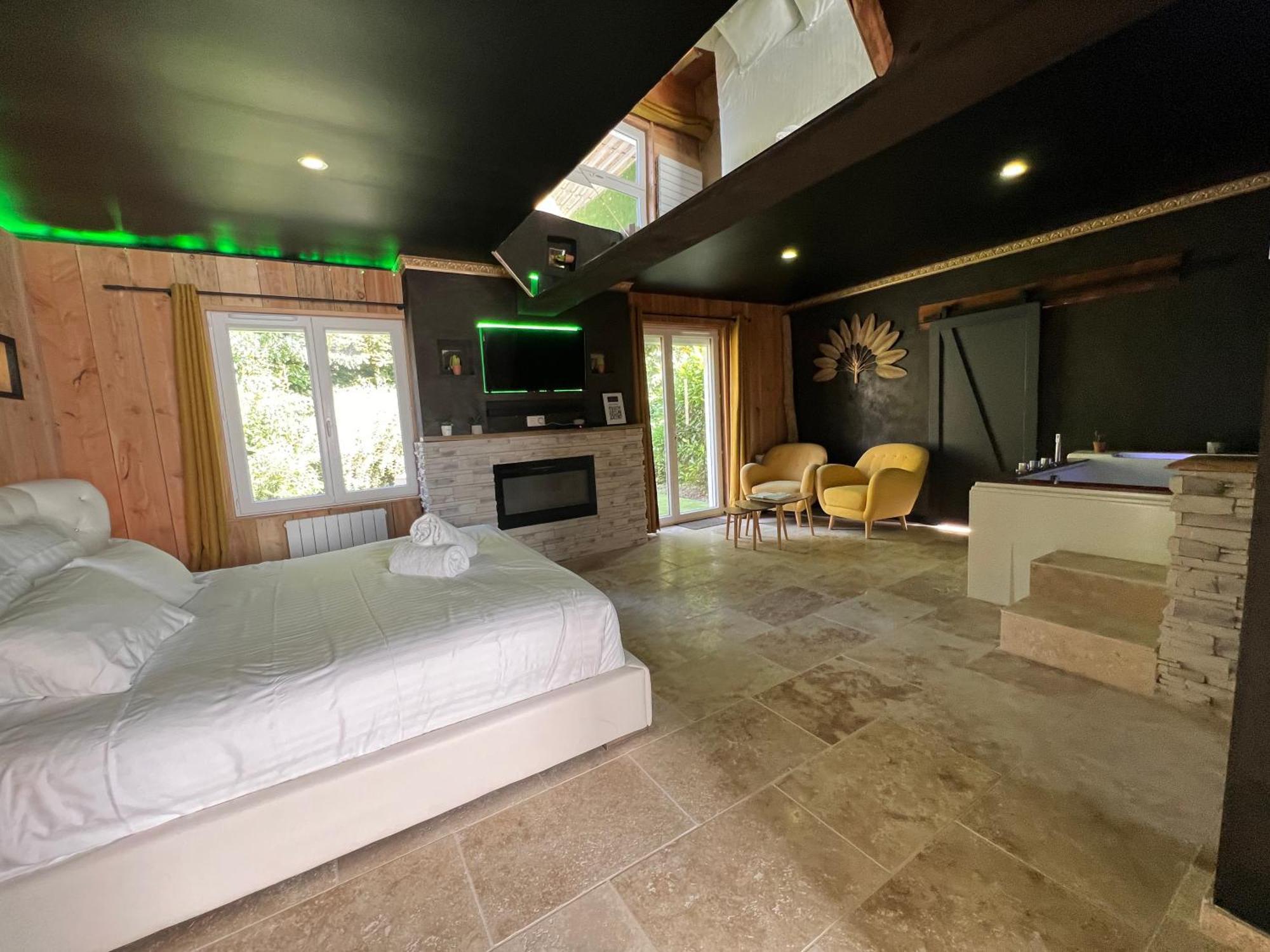 Le Lodge Des Charmes 5 Etoiles Leves Exterior photo