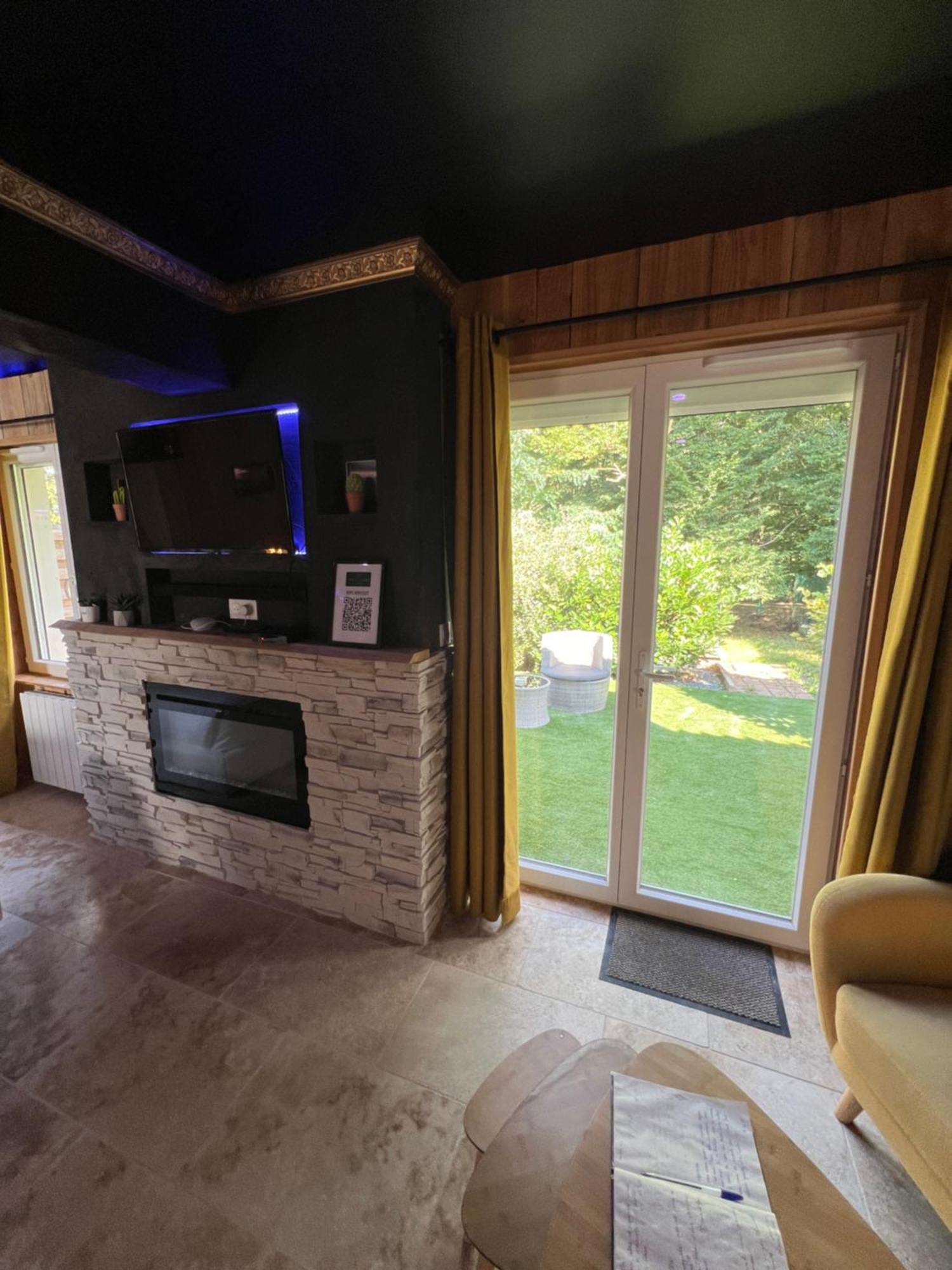 Le Lodge Des Charmes 5 Etoiles Leves Exterior photo