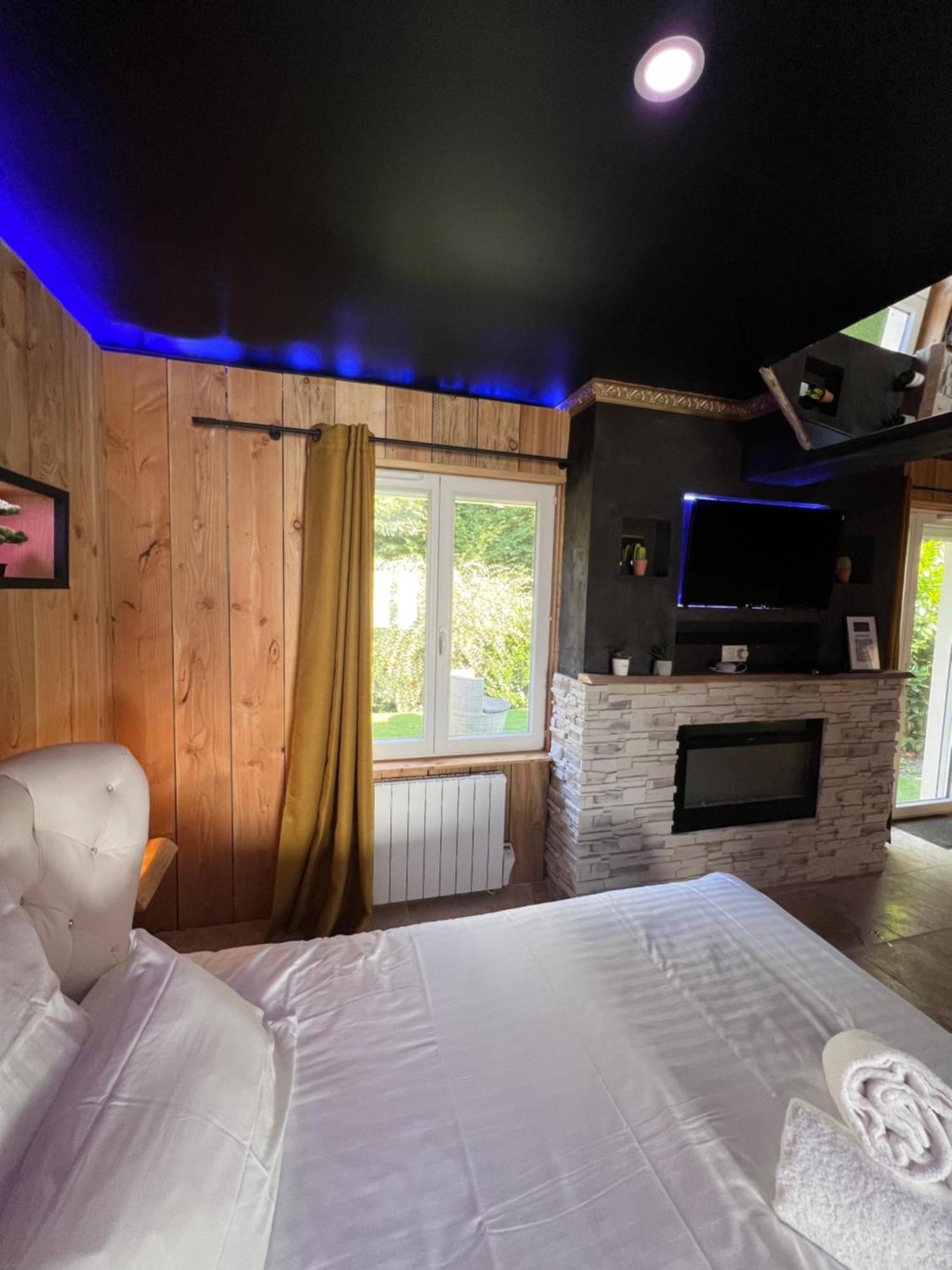 Le Lodge Des Charmes 5 Etoiles Leves Exterior photo