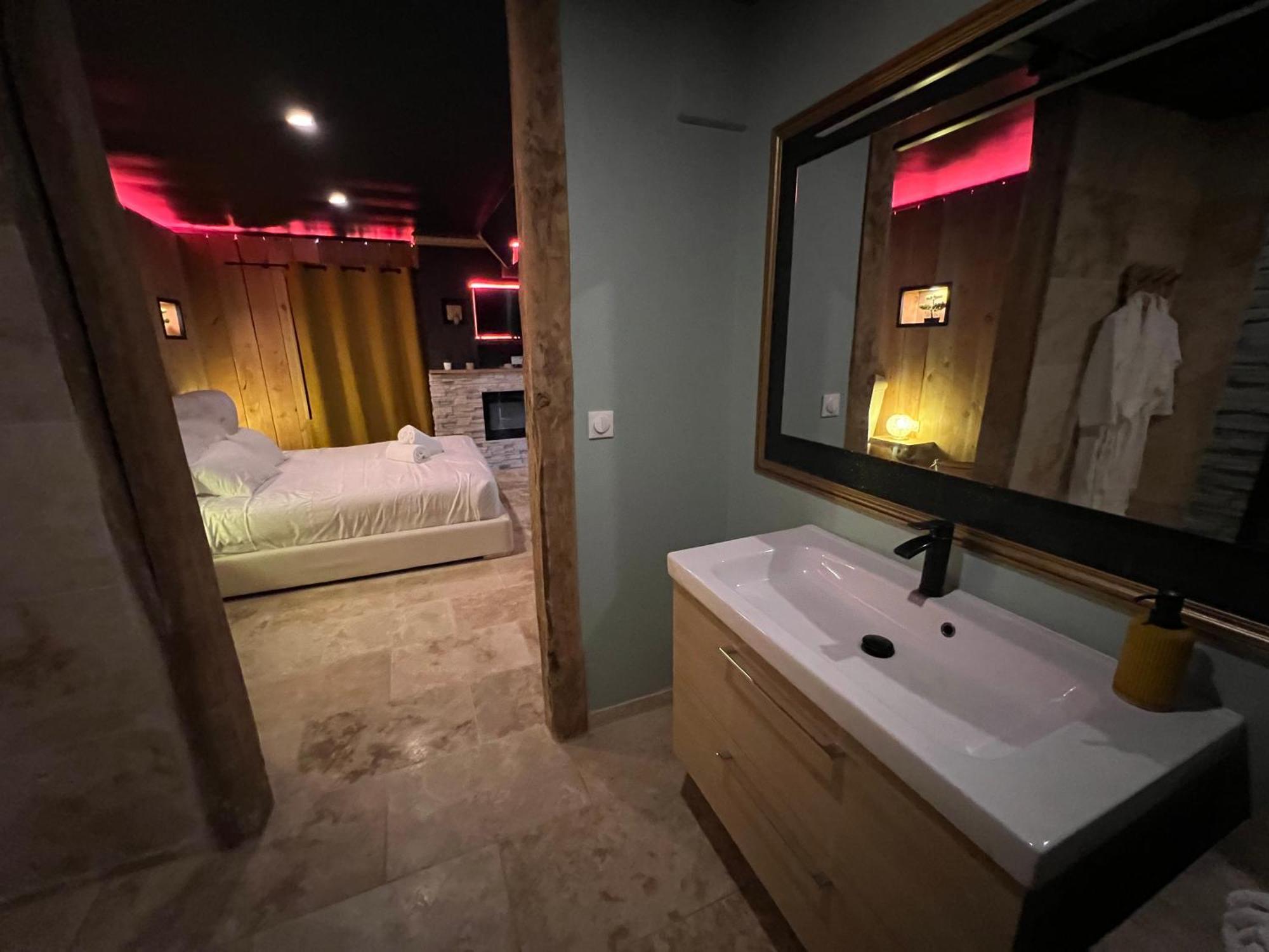 Le Lodge Des Charmes 5 Etoiles Leves Exterior photo