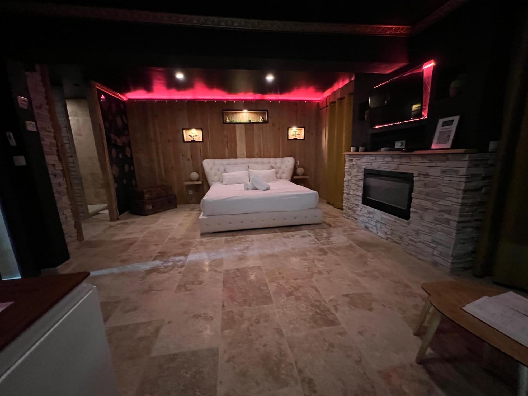 Le Lodge Des Charmes 5 Etoiles Leves Exterior photo